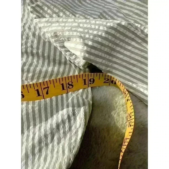 Vinyard Vines Performance Khaki Seersucker long sleeve Tier Dress Size Medium - Picture 4 of 8